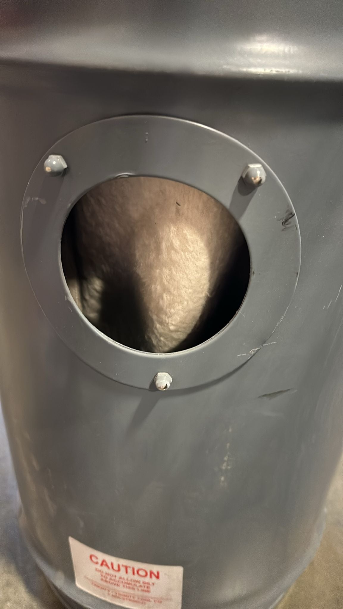 Trinco model BP2 100 CFM Dust Collector for sandblasting (used and has dents)
