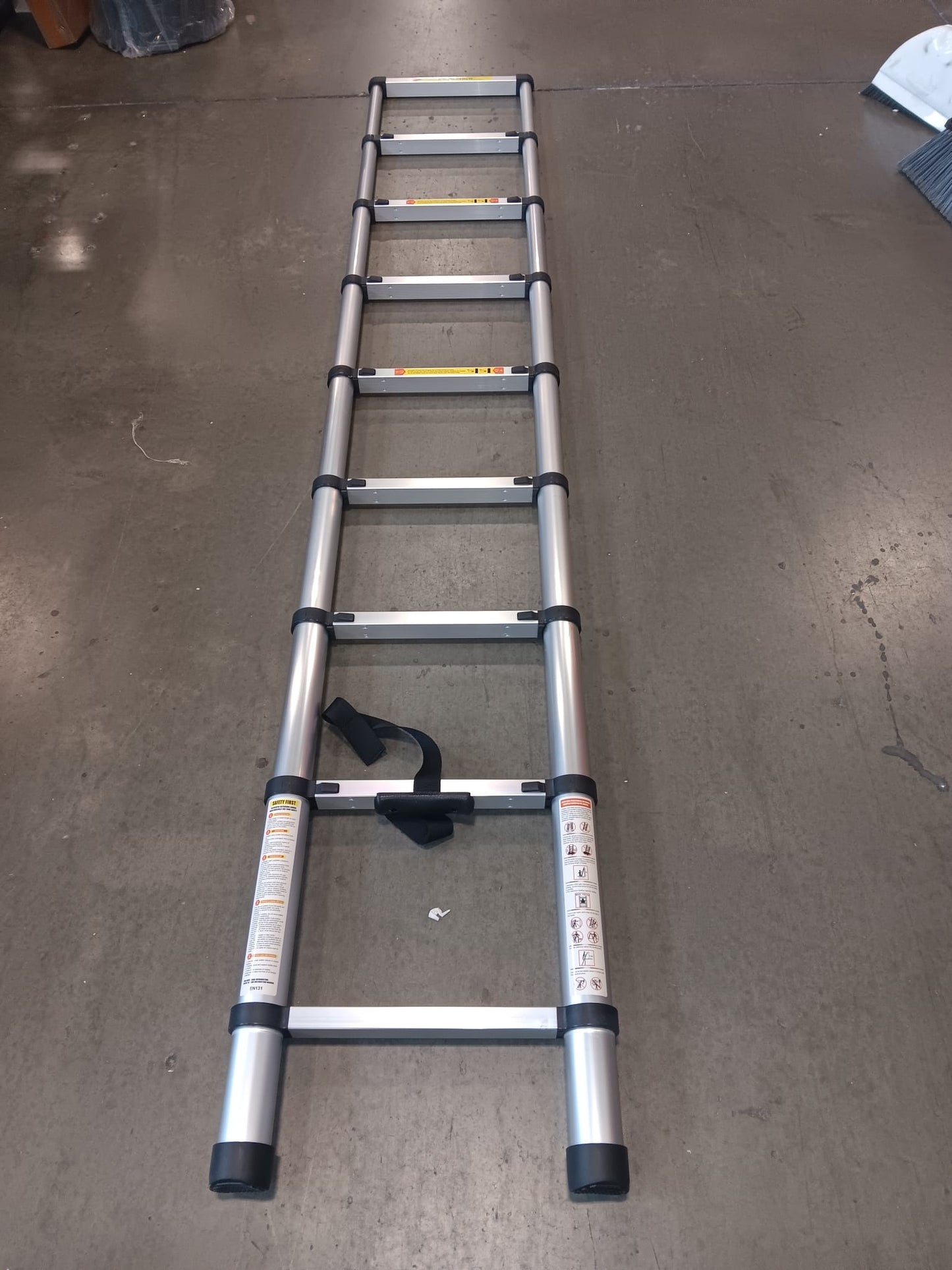 Telescoping Ladder 8.5FT Aluminum Lightweight Extension Collapsible Compact Ladder Adjustable Height 2.6M Attic Ladder Easy to Carry for Home Use Roof RV Outdoor EN131 Safe Standard 330lb Max Load