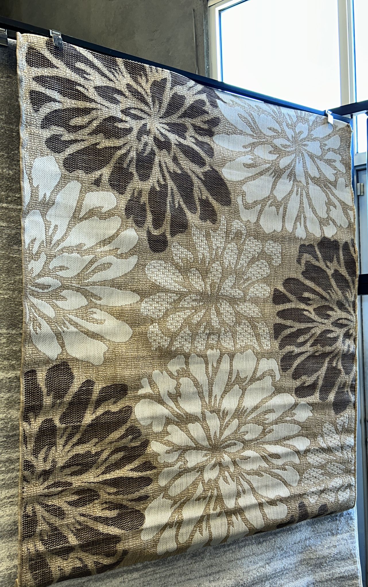 JONATHAN Y SMB110I-5 Zinnia Modern Floral Textured Weave Indoor Outdoor Area-Rug, Bohemian Coastal Mediterranean Easy-Cleaning,Bedroom,Kitchen,Backyard,Patio,Non Shedding, 5 X 8, Brown/Cream