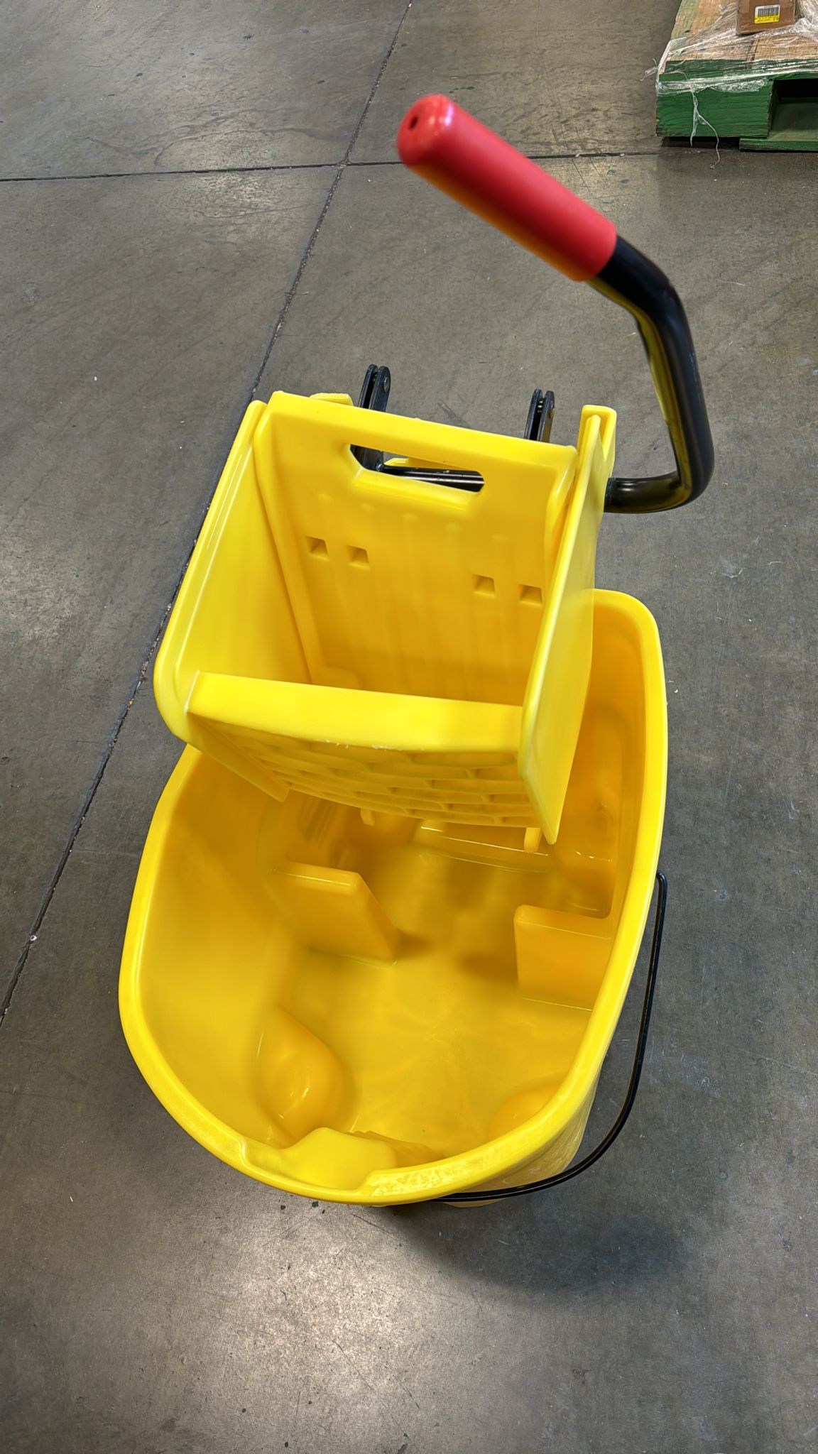 Rubbermaid Commercial WaveBrake 2.0 35 qt. Mop Bucket Yellow