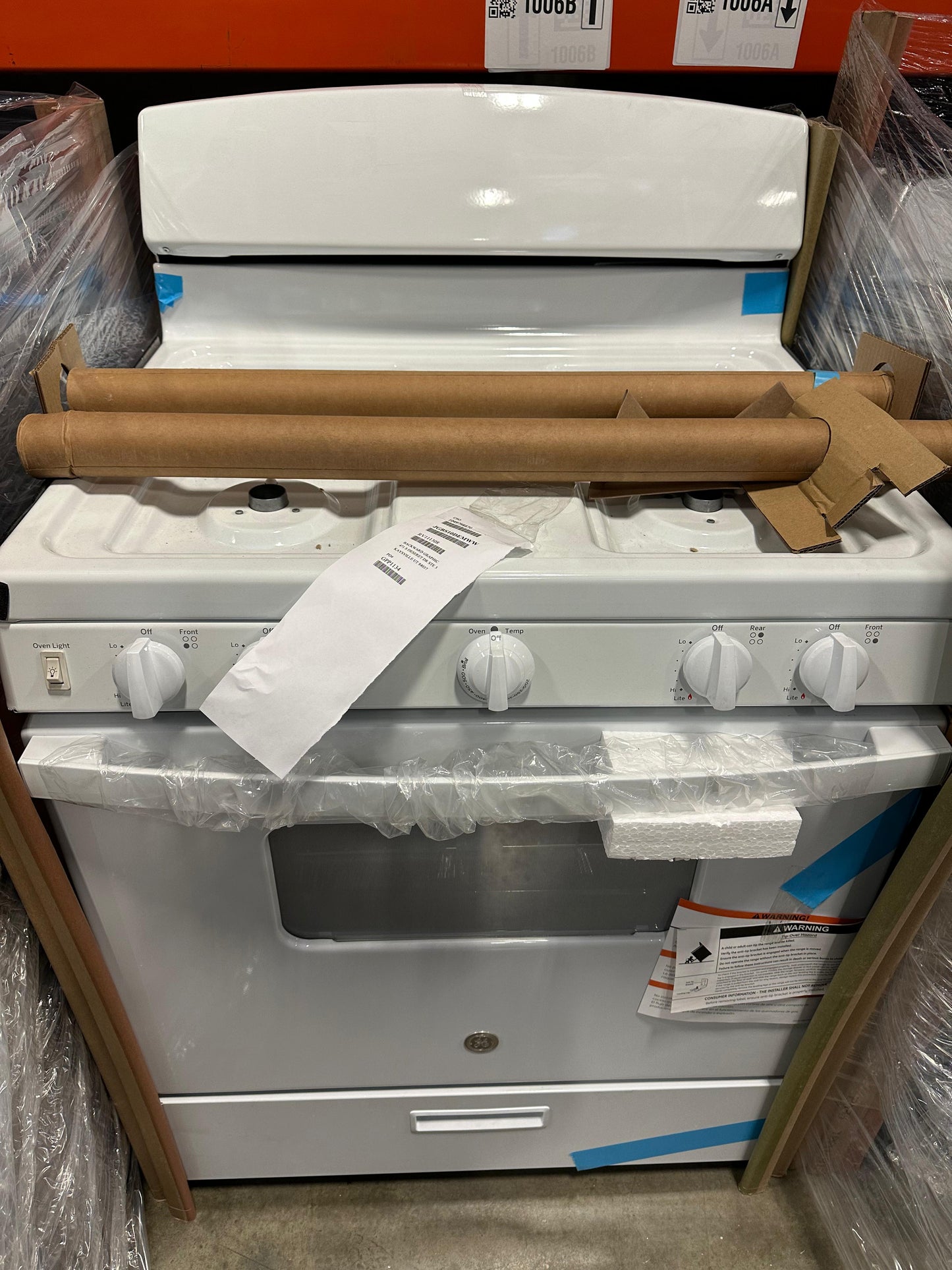 GE® 30" Free-Standing Front Control Gas Range JGBS10DEMWW