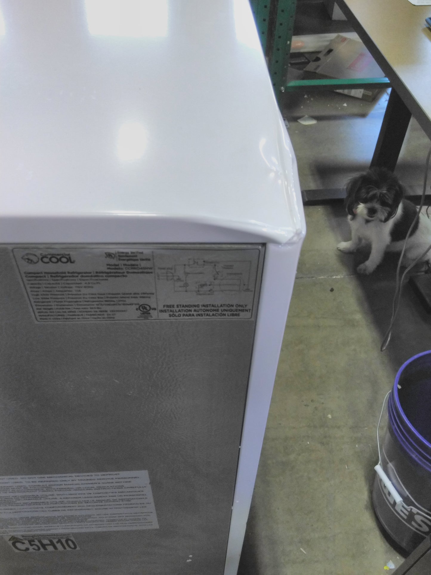 Slightly Damaged NEW Commercial Cool 4.5 cu. ft. TM Retro Mini Fridge in White