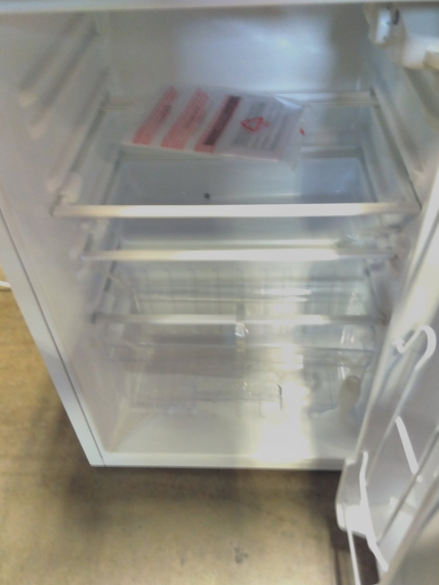 Slightly Damaged NEW Commercial Cool 4.5 cu. ft. TM Retro Mini Fridge in White