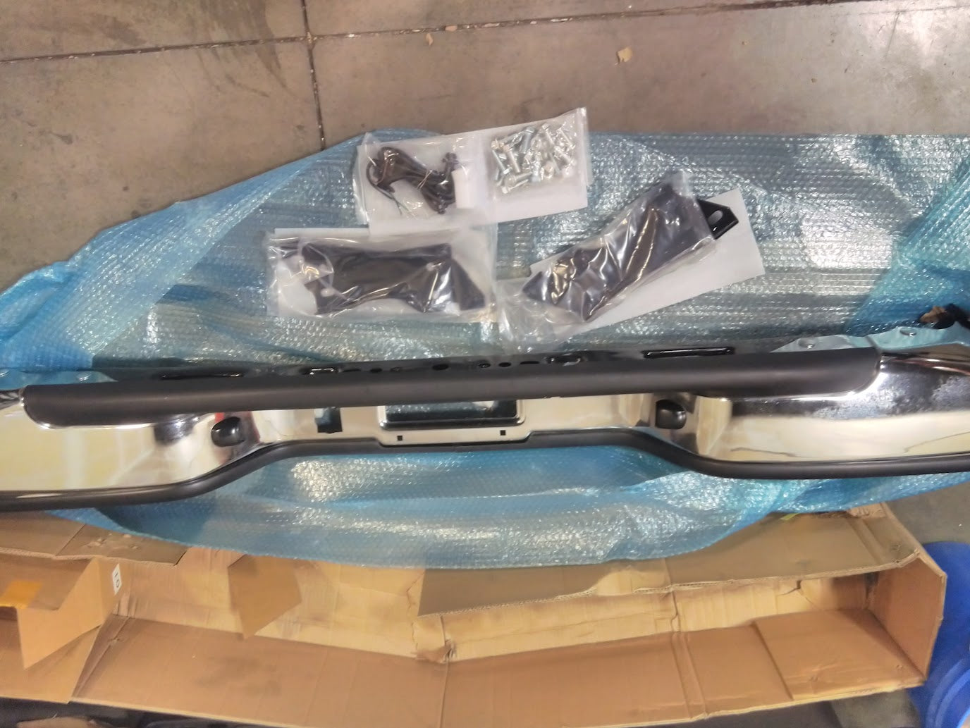 New OE Replacement Rear Bumper for 1999-07 Chevy/GMC Silverado/Sierra with License Plate PN#124294
