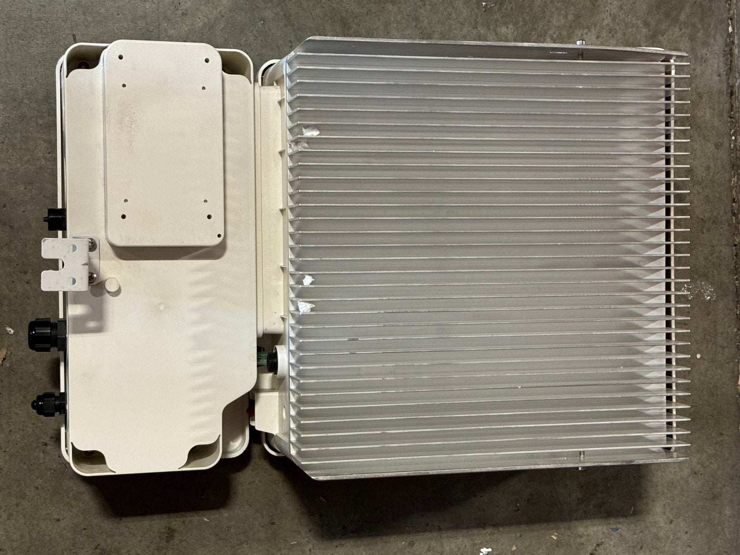 SolarEdge HD-Wave SetApp SE11400H-US000BNU4 11.4kW 240 Volt AC Single Phase Grid-Tie Inverter USED
