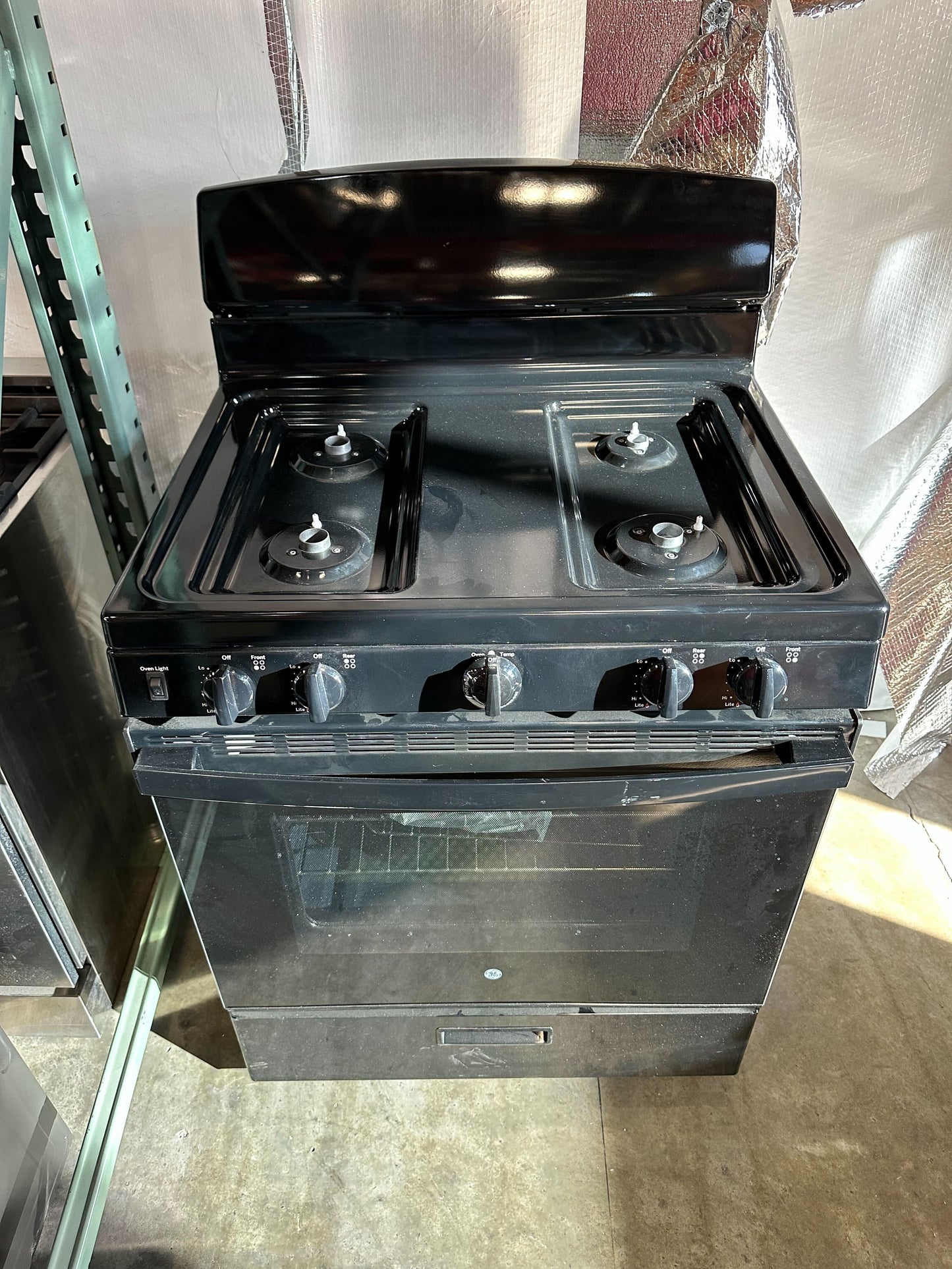 GE 30 in. 4.8 cu. ft. Freestanding Gas Range in Black JGBS30DEK6BB MSRP $578