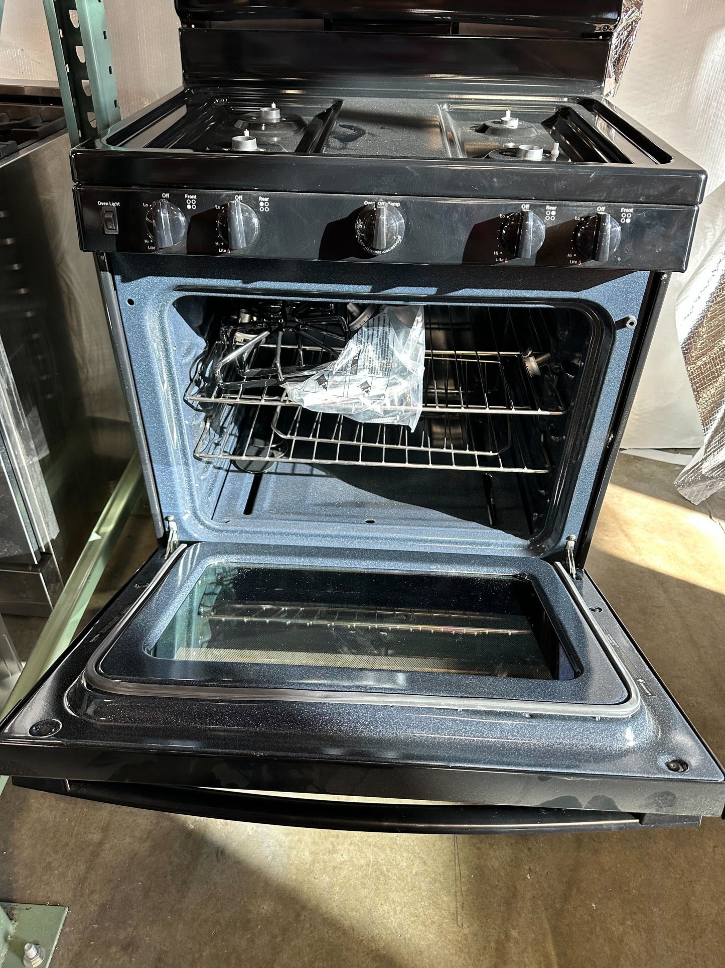 GE 30 in. 4.8 cu. ft. Freestanding Gas Range in Black JGBS30DEK6BB MSRP $578