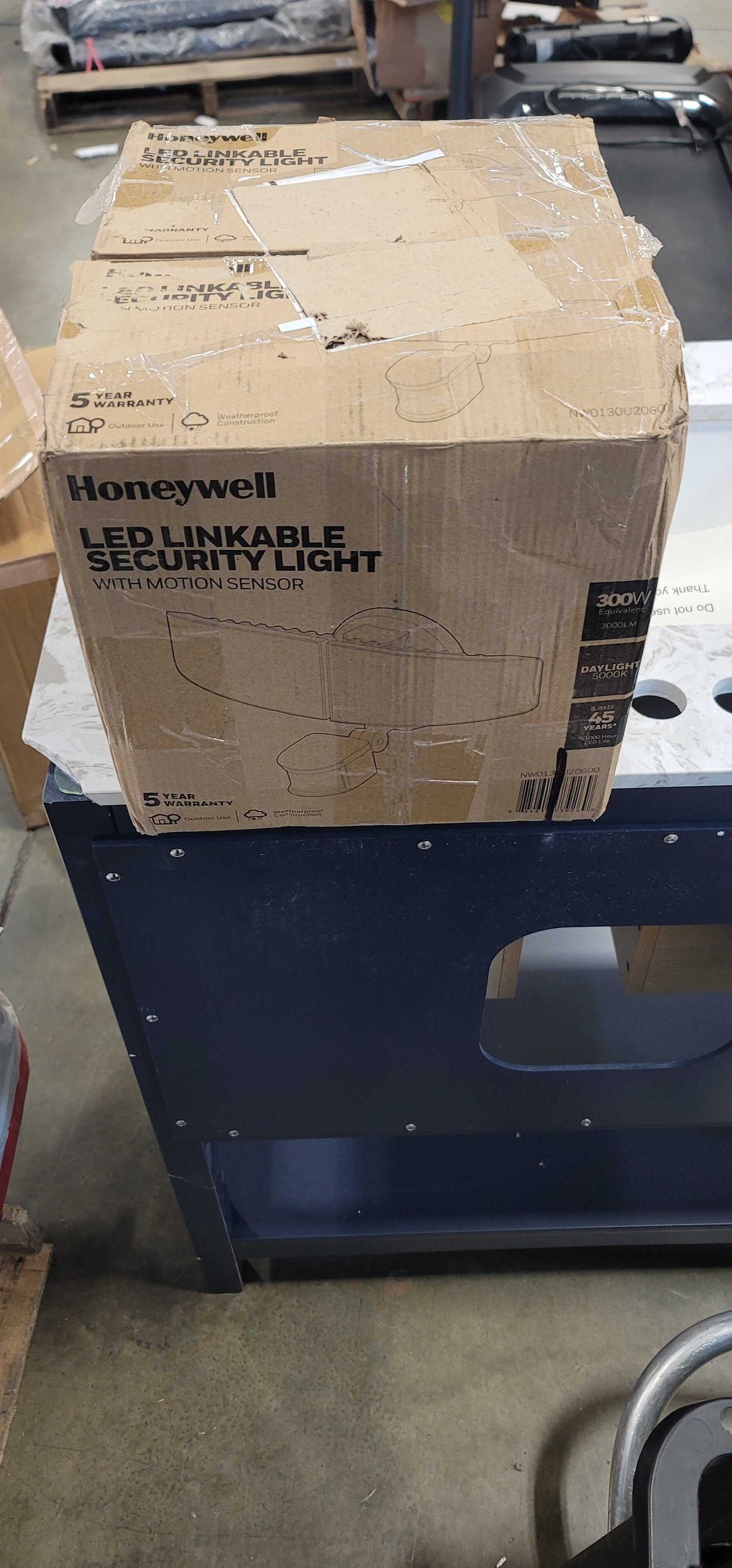 Honeywell LED Linkable Security Light with Motion Sensor, 300W Equiv, 5000K