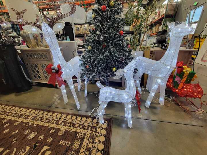 Gllabel 3 Piece Large Lighted Christmas Deer Family Set with Bell Bows - 57 in Buck, 47 in Doe & 29 in Fawn，Outdoor Holiday Yard Decorations