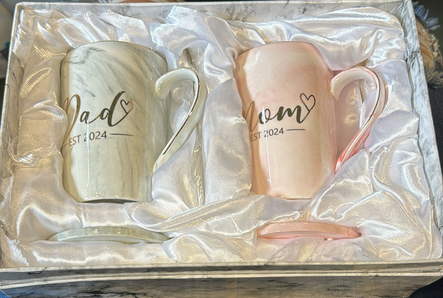 YHRJWN - Dad Mom Est 2024 - New Parents Gifts for Couples - Mom and Dad Coffee Mugs 2024 - Pregnancy Announcement Parent to be Gifts - Anniversary Christmas Gifts- 14 Oz with Gift Box