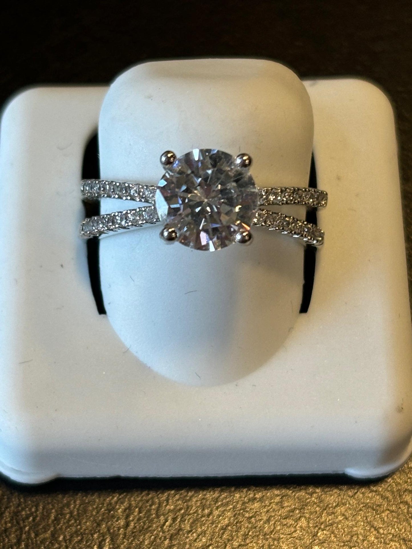 White Diamond 10K White Gold Round Side Stone Ring Size 7