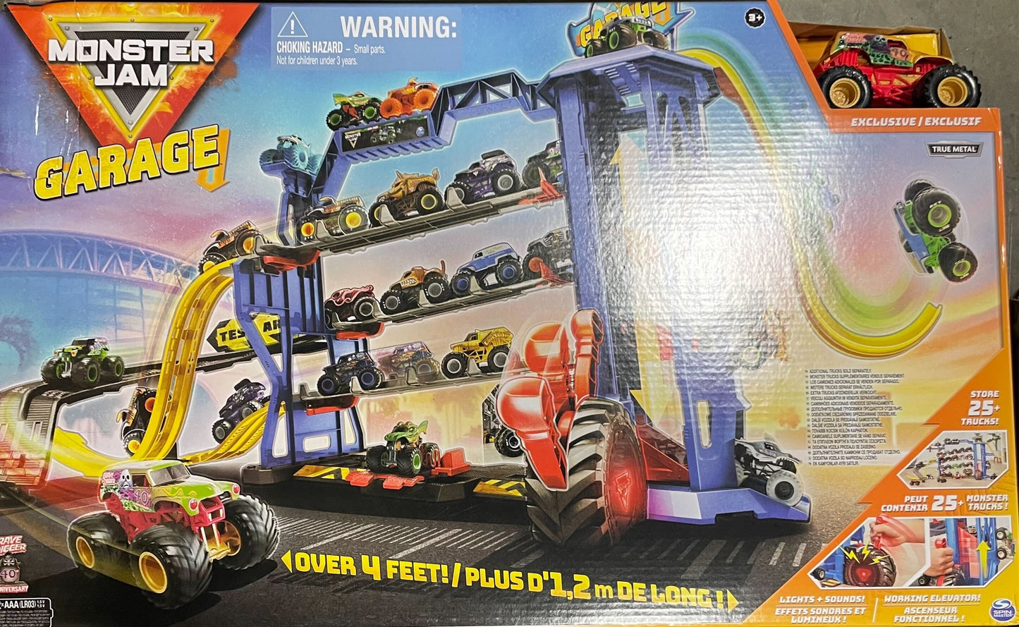 Monster Jam Garage Playset with 1:64 Grave Digger