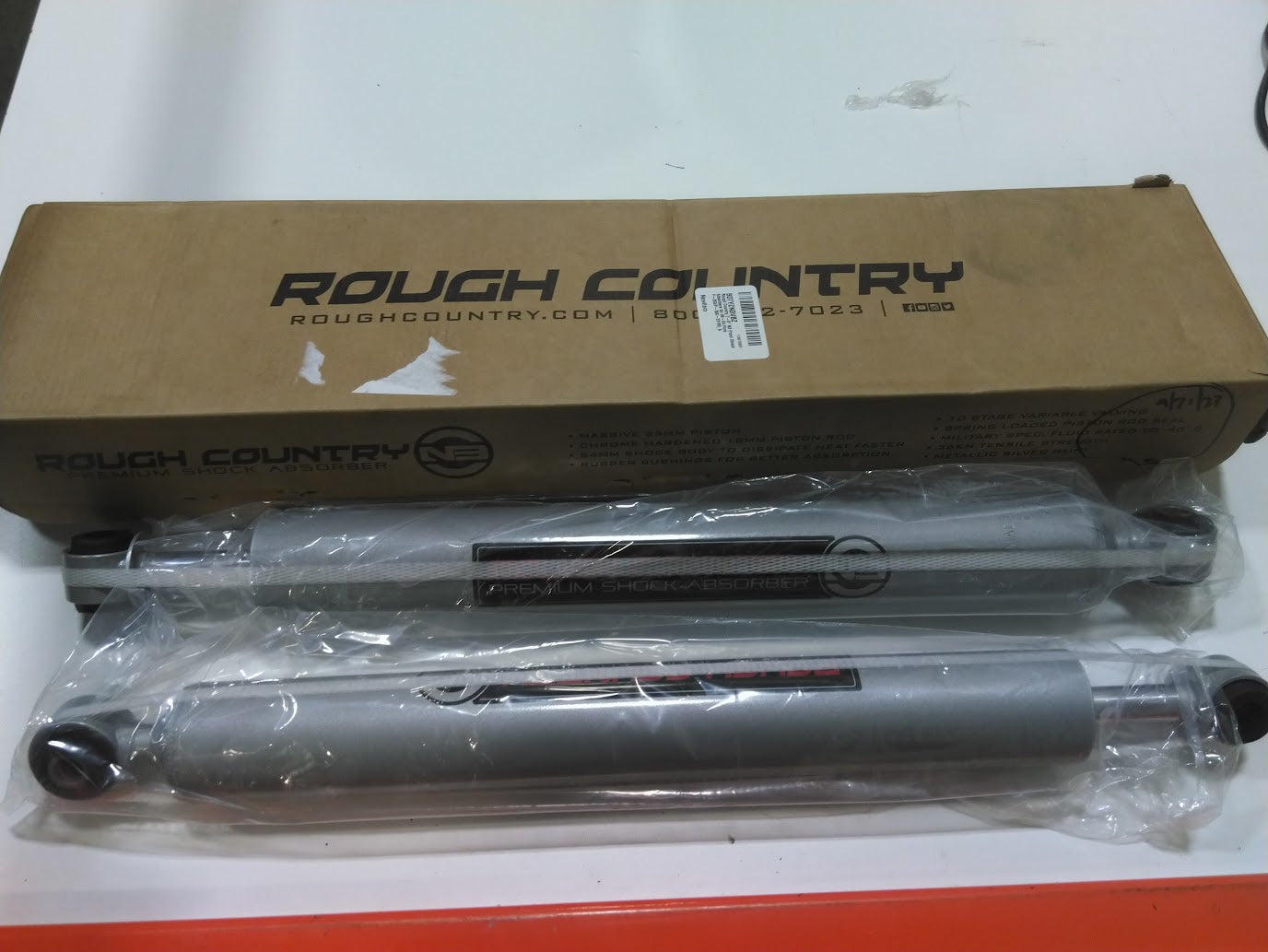 Rough Country 7-8" N3 Front Shock Absorbers for 99-04 Ford F-250/F-350-23160_A