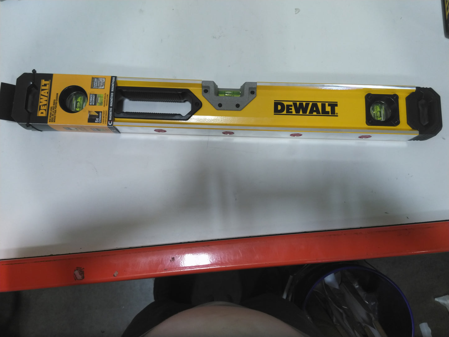 Genuine OEM DeWalt 24" Box Beam Level Magnetic .029 Triple Vial Handle DWHT43025