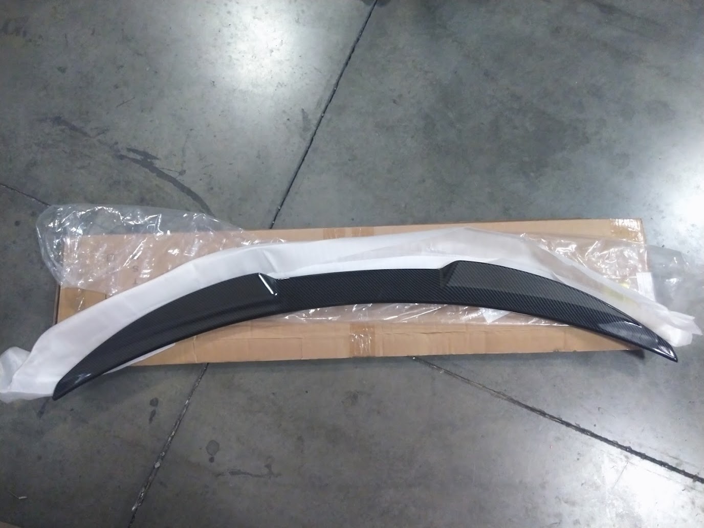 Universal Rear Trunk Spoiler(Carbon Fiber Style)