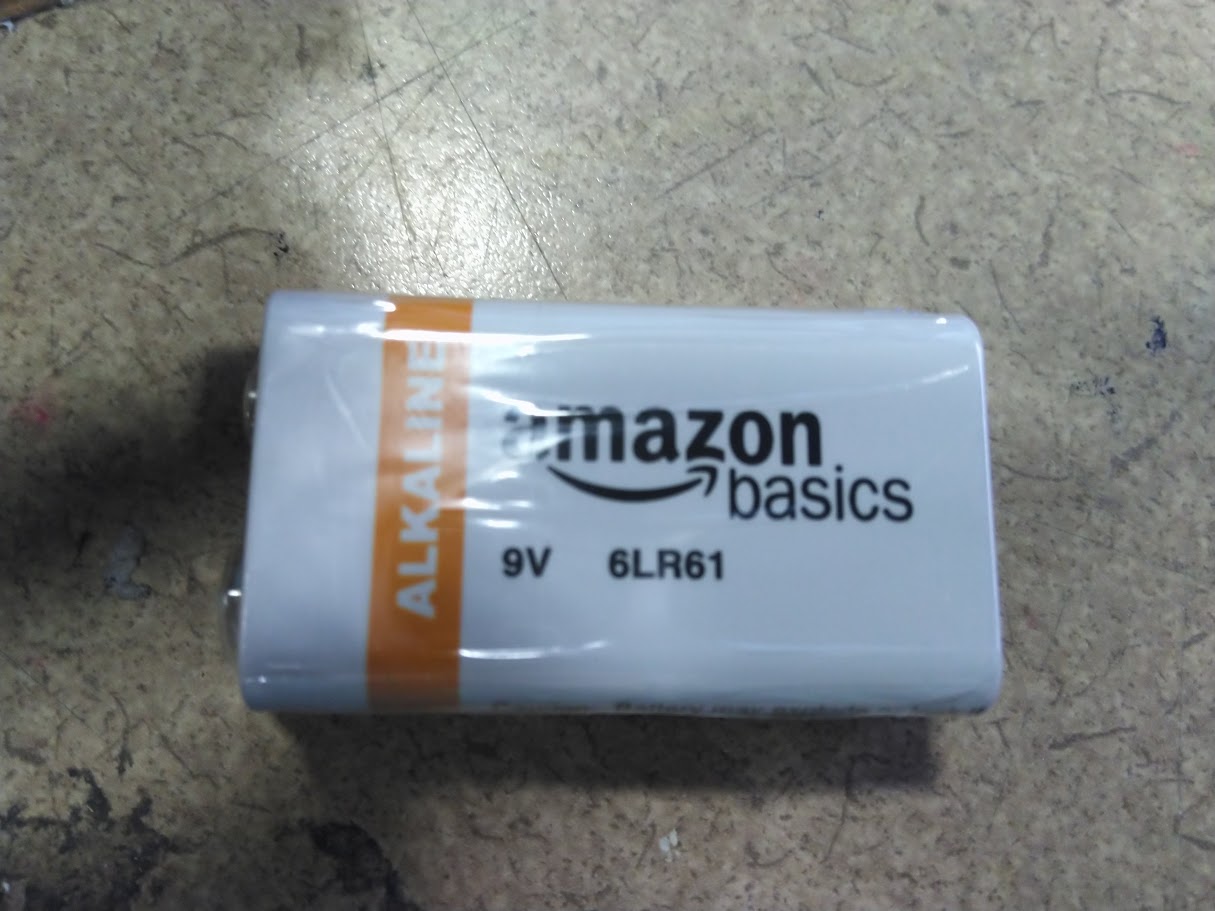 Amazon Basics 9 Volt Everyday Alkaline Batterie PACK OF 8 Count Amazon Basics