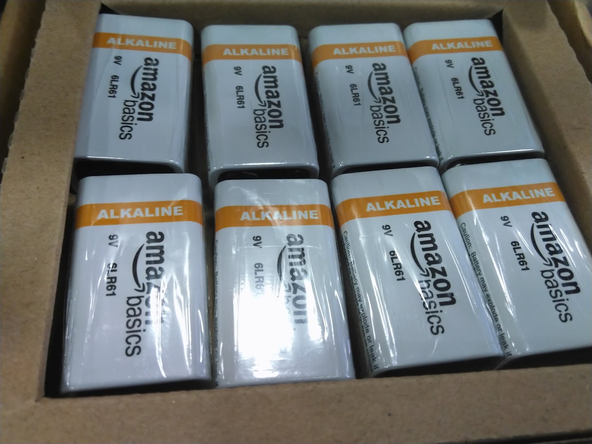 Amazon Basics 9 Volt Everyday Alkaline Batterie PACK OF 8 Count Amazon Basics