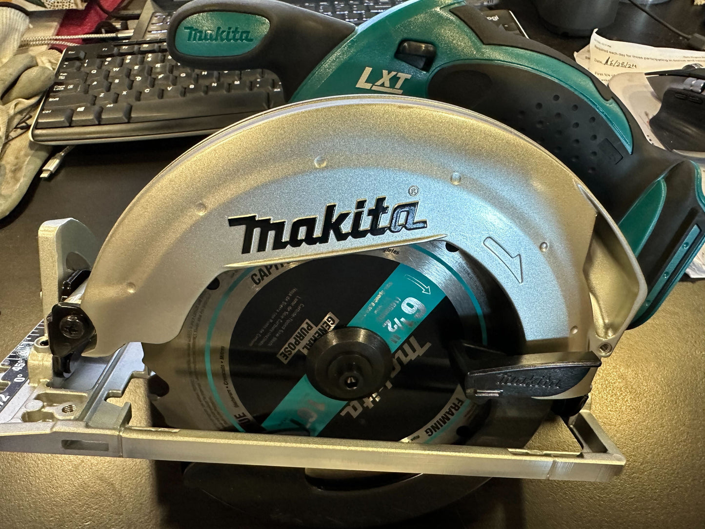 Makita XSS02 18V LXT Lithium-Ion Cordless 6-1/2" Circular Saw, Tool Only