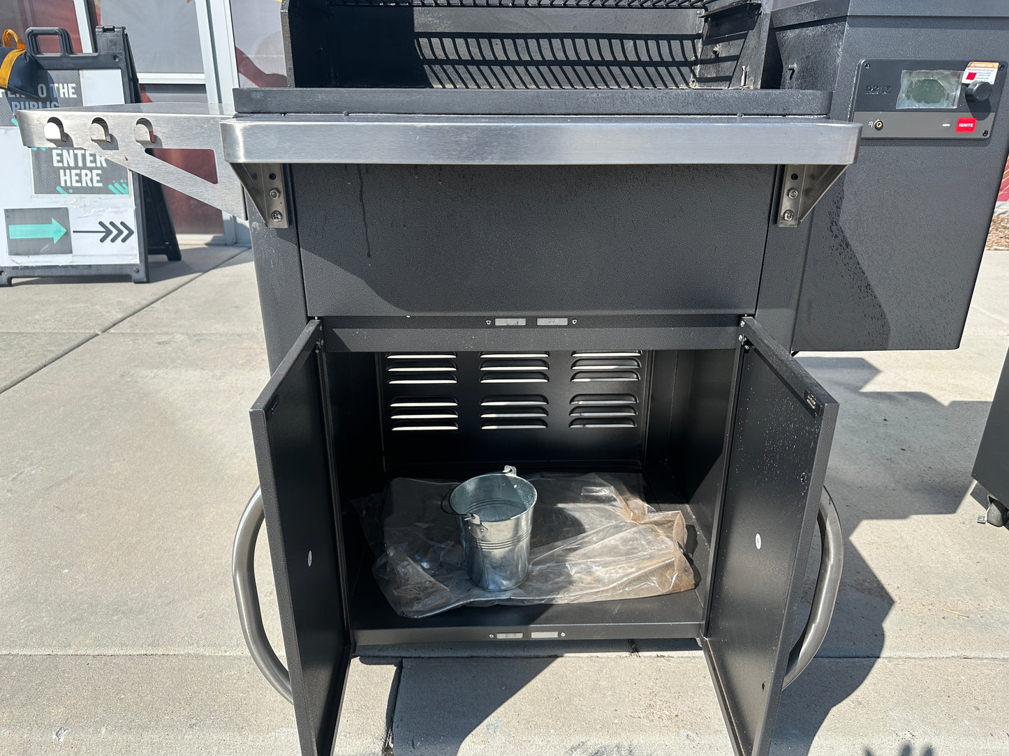 Traeger Silverton 620 Pellet Grill