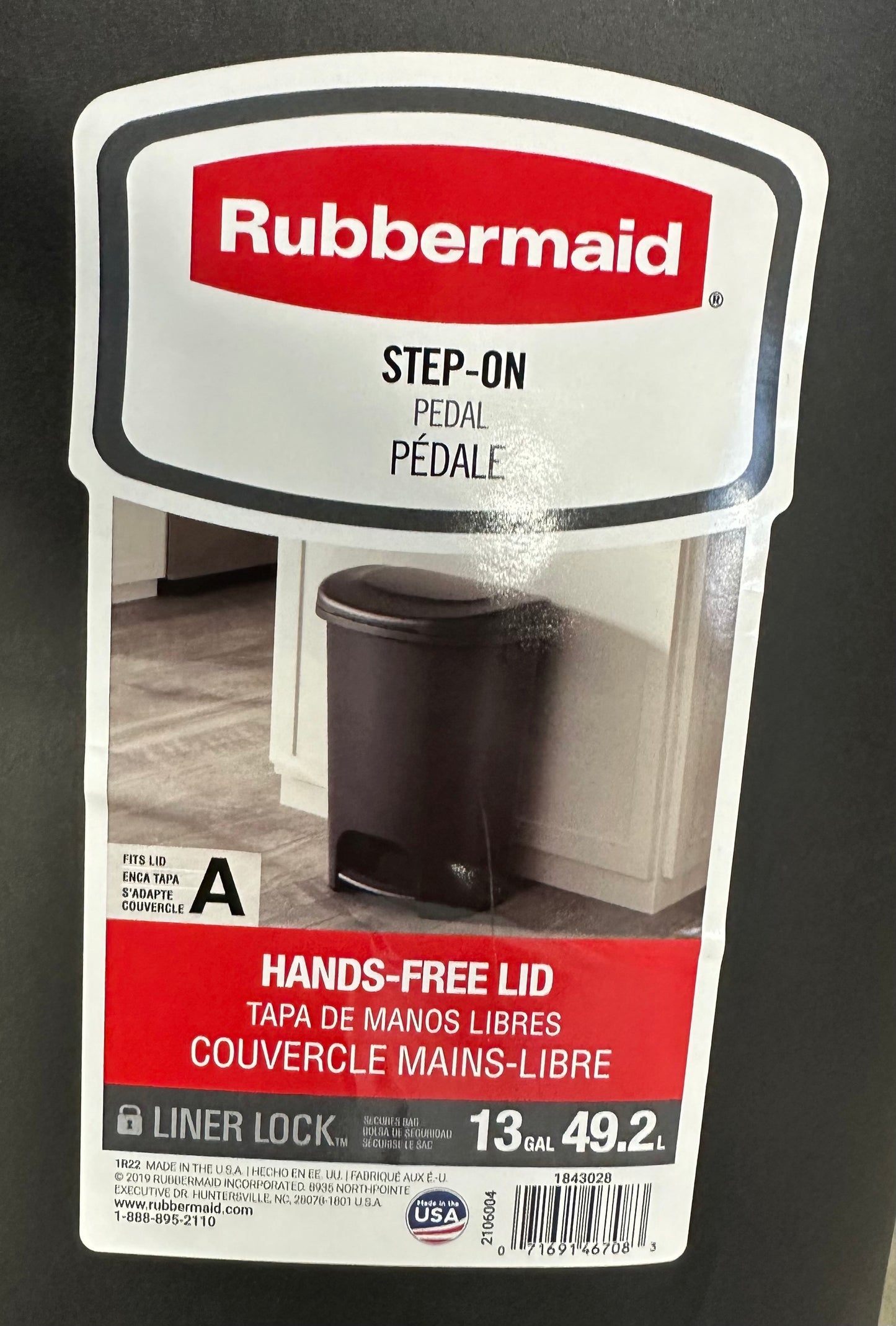 Rubbermaid Classic Step-On Trash Can with Lid