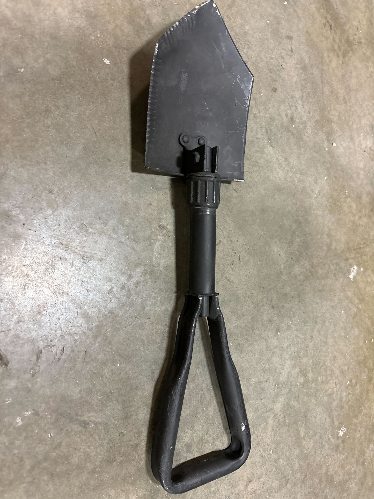 "Ames" Military Entrenching Tool - Foldable Shovel