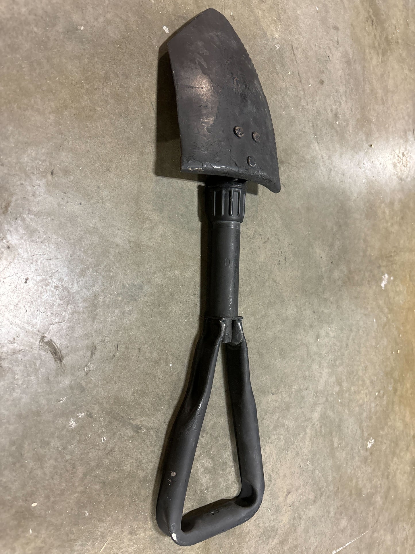 "Ames" Military Entrenching Tool - Foldable Shovel