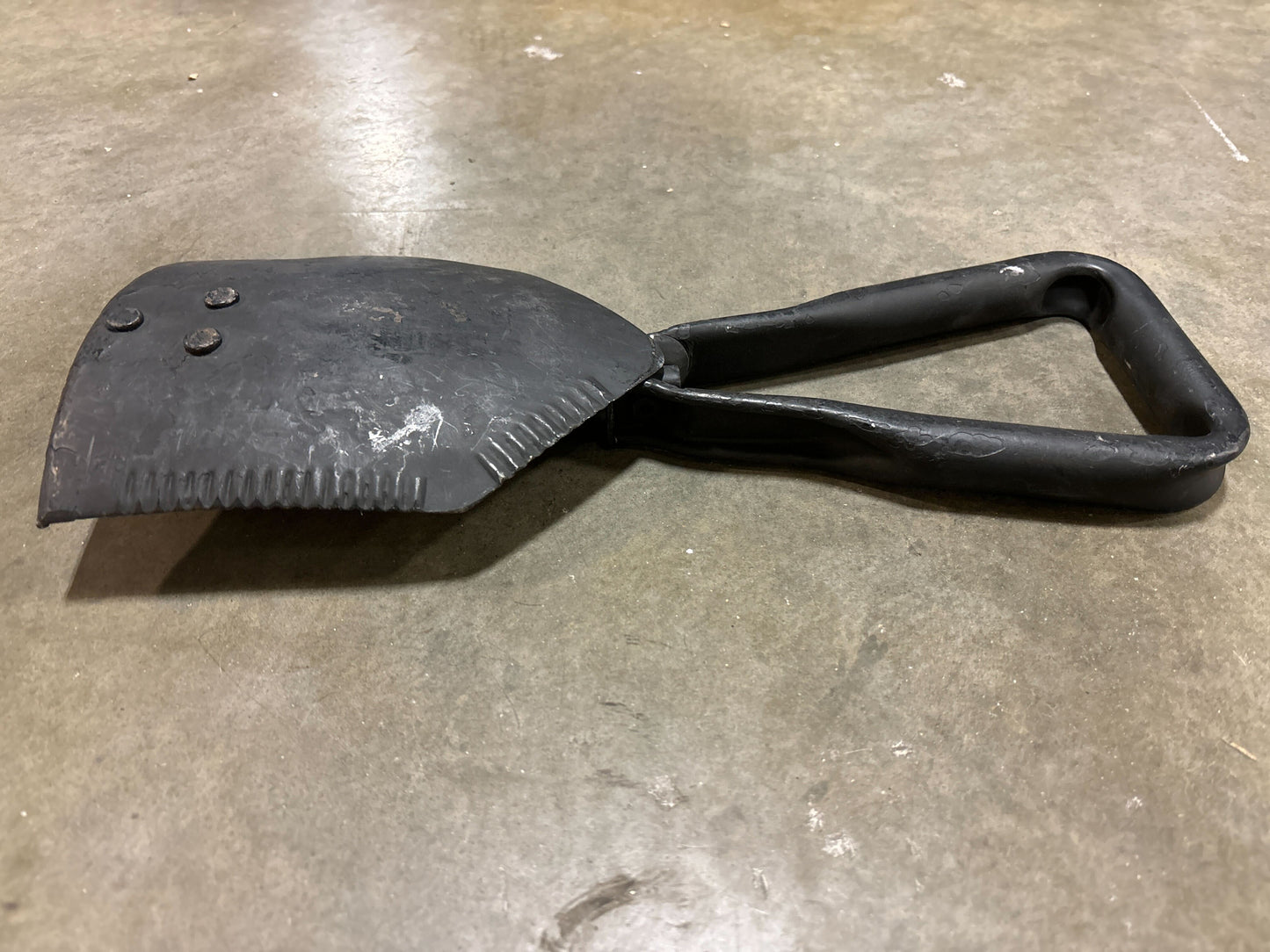 "Ames" Military Entrenching Tool - Foldable Shovel