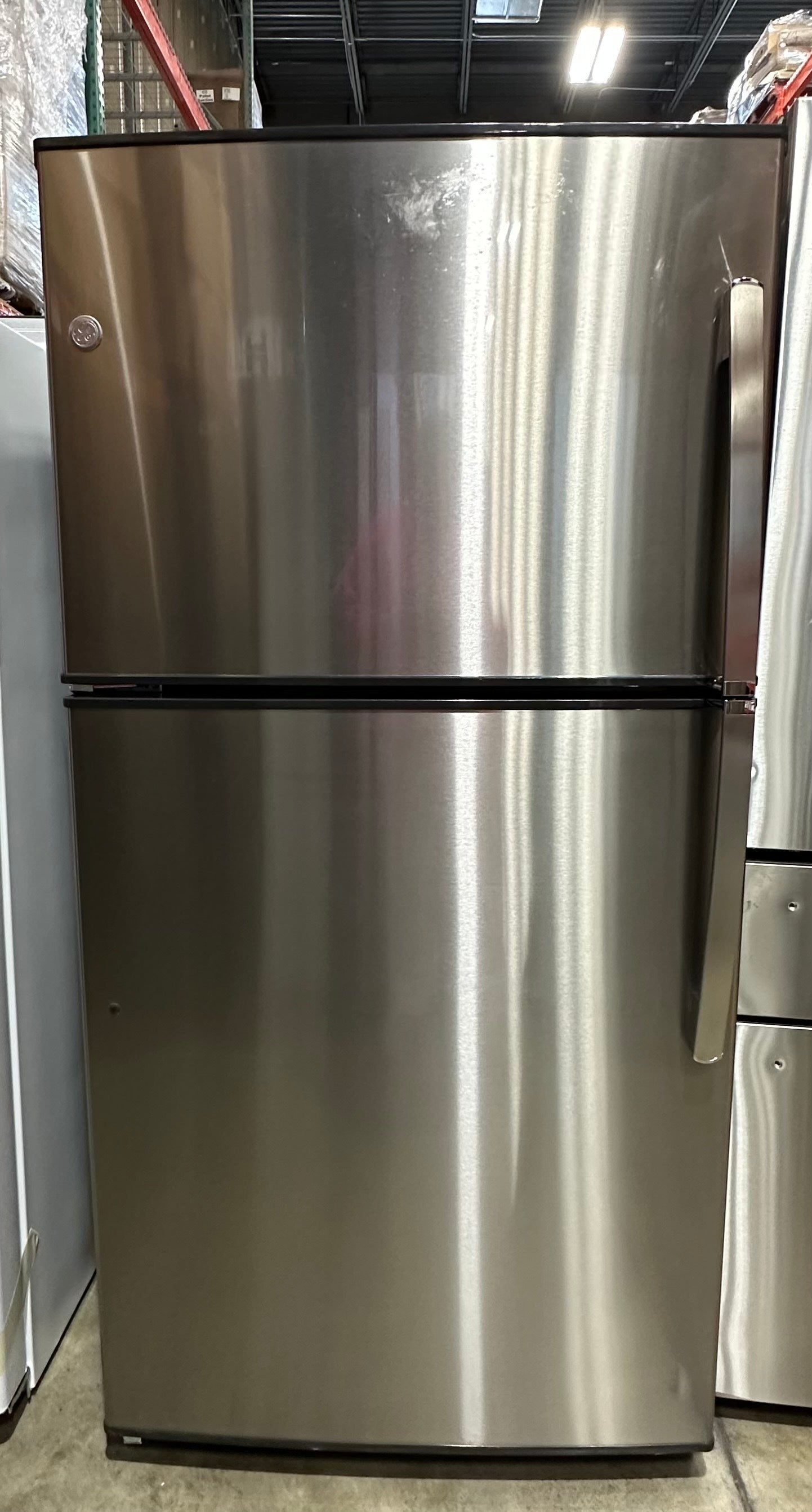 GE 21.1 cu. ft. Top Freezer Refrigerator in Stainless Steel, GIE21GSHHSS-2 MSRP $1484