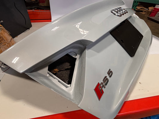 TRUNK LID TAIL GATE ASSEMBLY W/ELECTRIC SPOILER OEM 13-15 AUDI RS5 8T