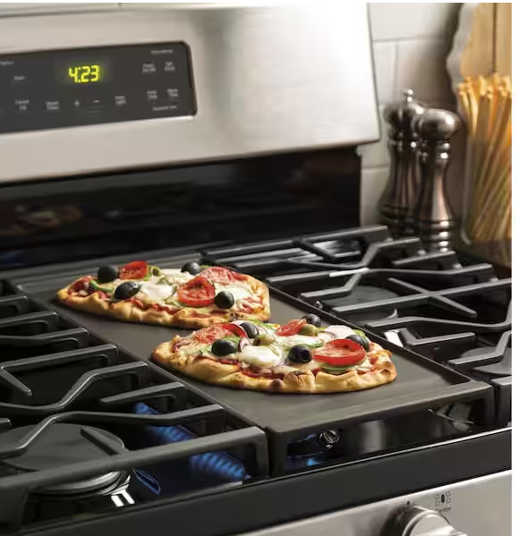 GE 30 in. 5.0 cu. ft. Freestanding Gas Range in Stainless Steel with Griddle JGBS66REKSS