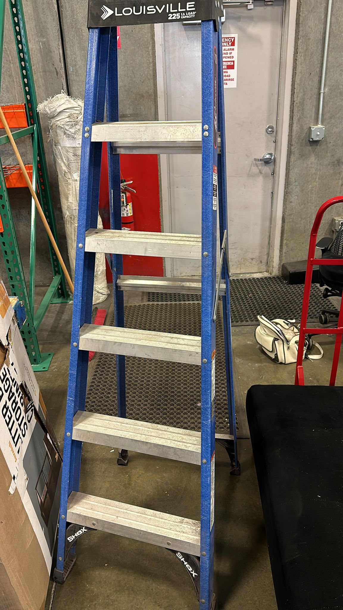 Louisville Ladder 6 ' Fiberglass Step, 10' Reach, 225-lb, Load Capacity, W-3217-06