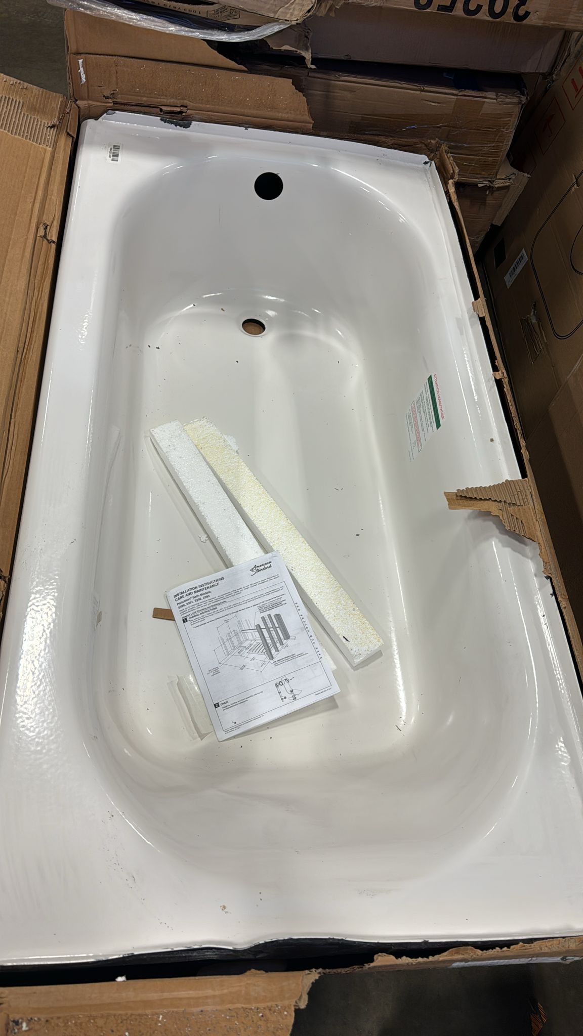 American Standard 2391202.020 Princeton 60x30-inch Apron-Front Bathtub Right Hand Drain in White with Deep Soak Drain in White (WITH DETAILS)