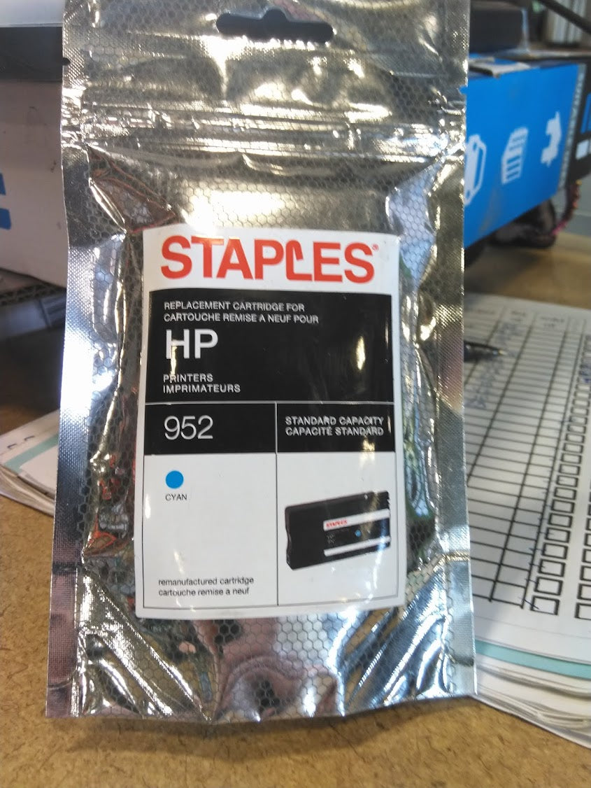 Staples Remanufactured Cyan Standard Yield Ink Cartridge Replacement for HP 952